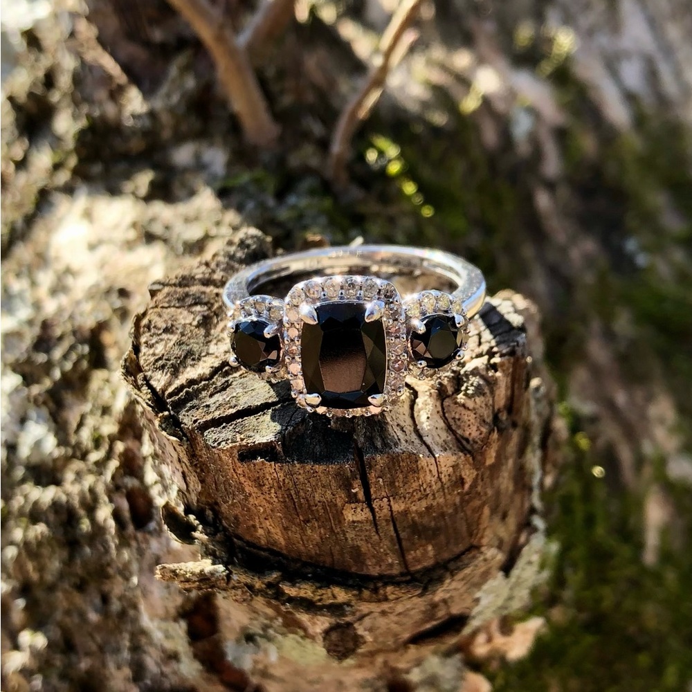 10k White Gold Onyx & Diamond ring size 7